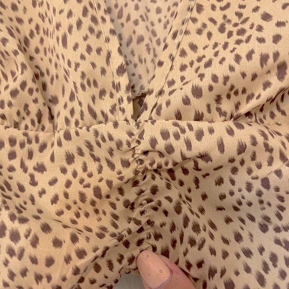 Cheetah V Neck crop top - Picture 5 of 5
